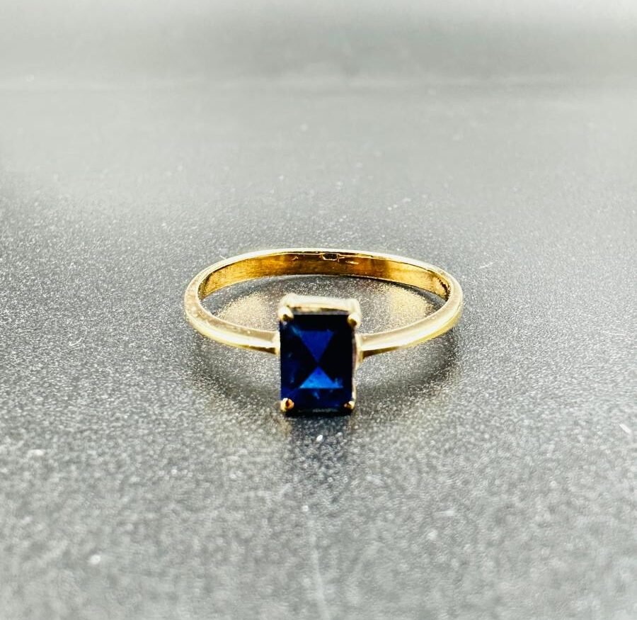 Blue Sapphire Ring in 9K Yellow Gold