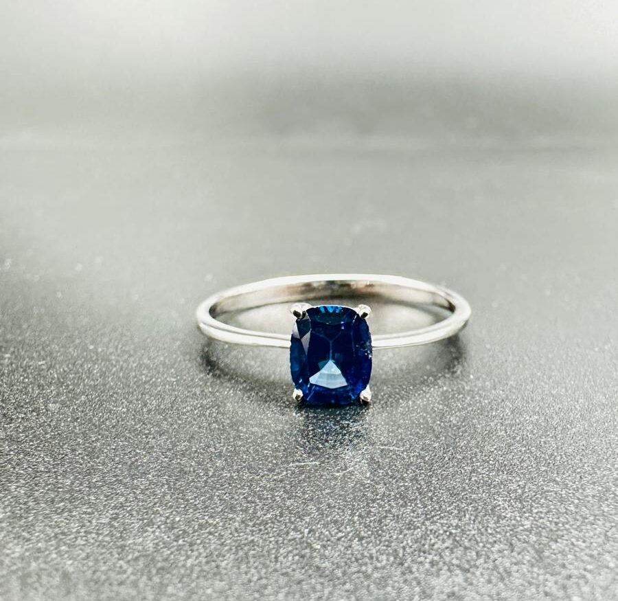 Blue Sapphire Ring in 9K White Gold